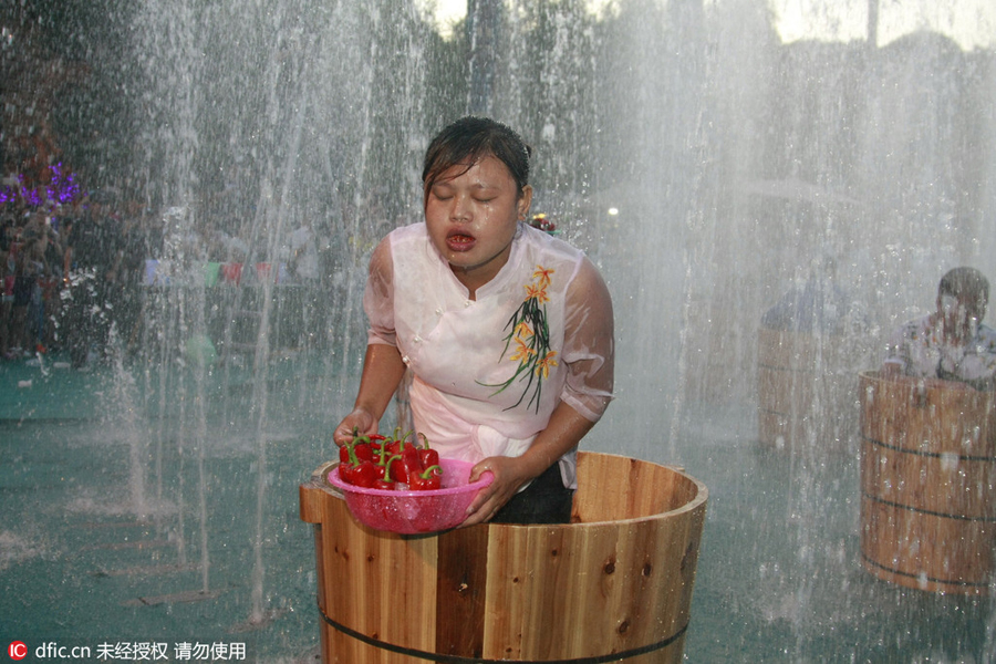 Hot pepper and ice tub challenge held in E China