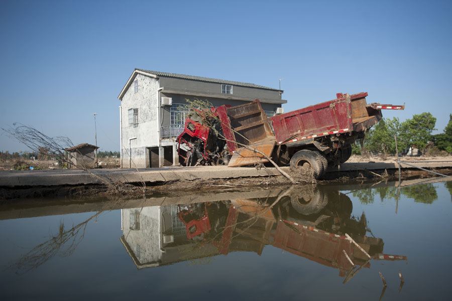 Residents sacrifice their vehicles to stop flood waters