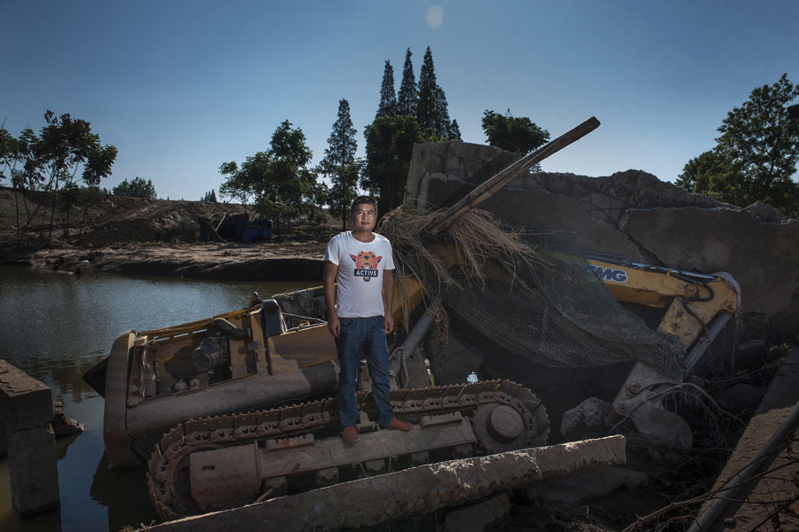 Residents sacrifice their vehicles to stop flood waters