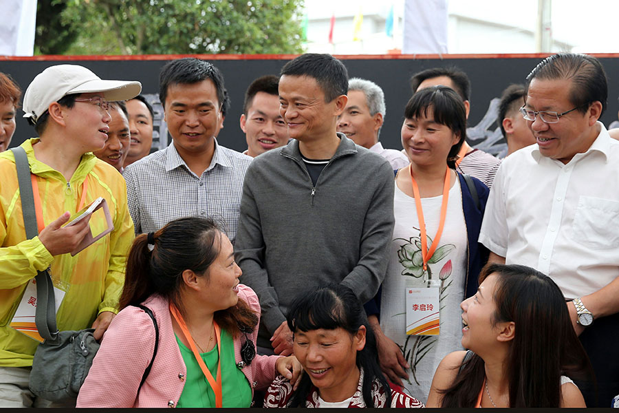 Jack Ma visits rural school, meets teachers