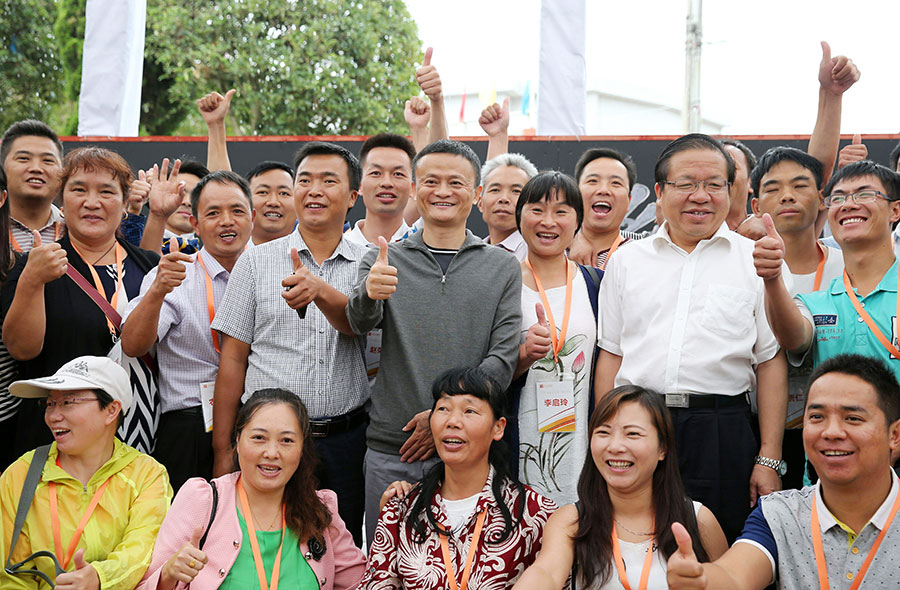 Jack Ma visits rural school, meets teachers