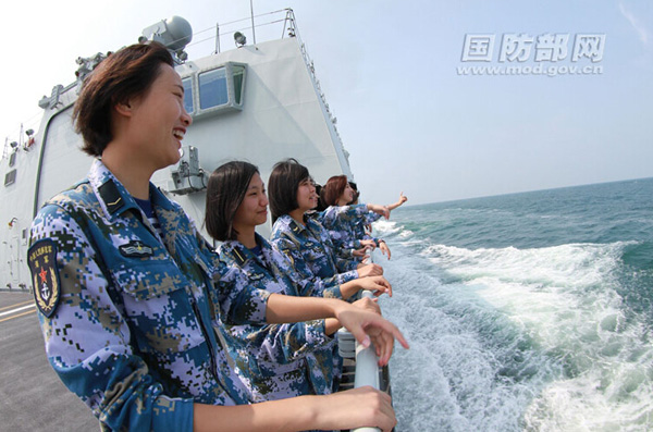 Female soldiers on Frigate Jingzhou