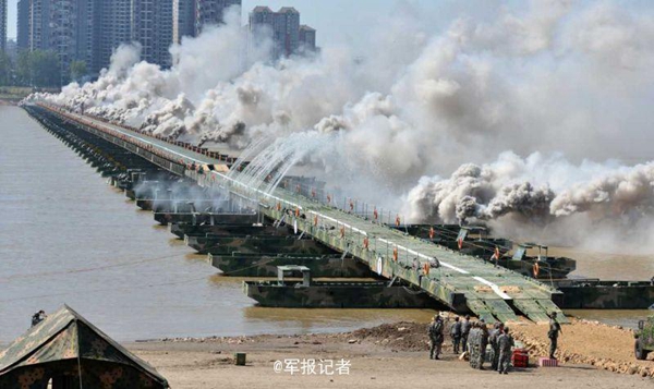 1,150-meter-long 'floating bridge' created on Yangtze River in 26 minutes