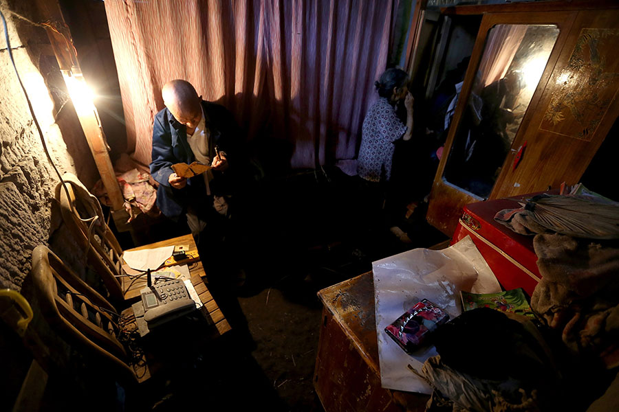 Couple living in a cave for 54 years