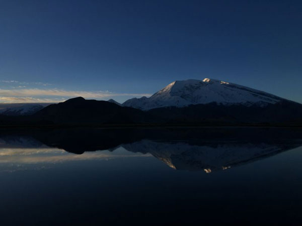 Majestic sunrise above Muztag Ata