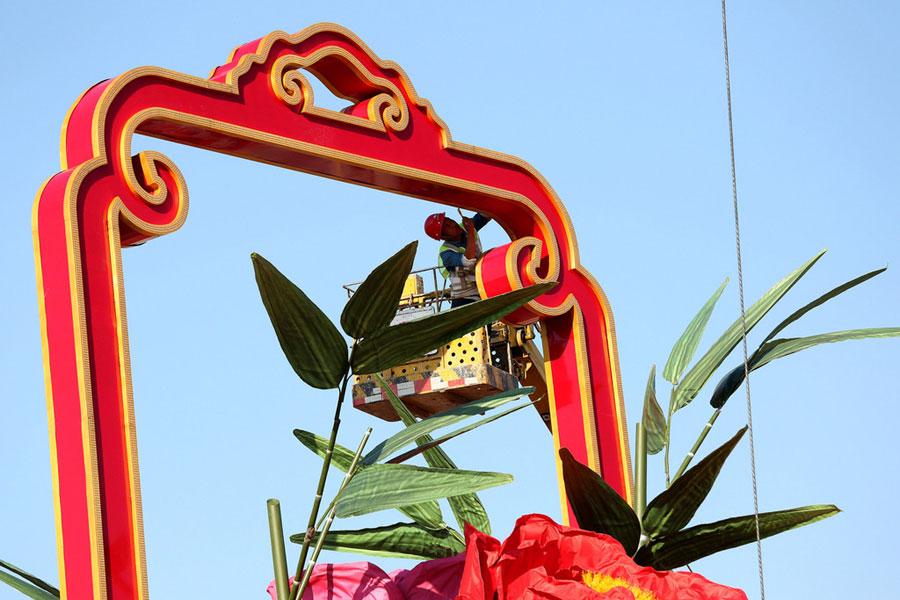 Holiday bouquet decorates Tiananmen Square