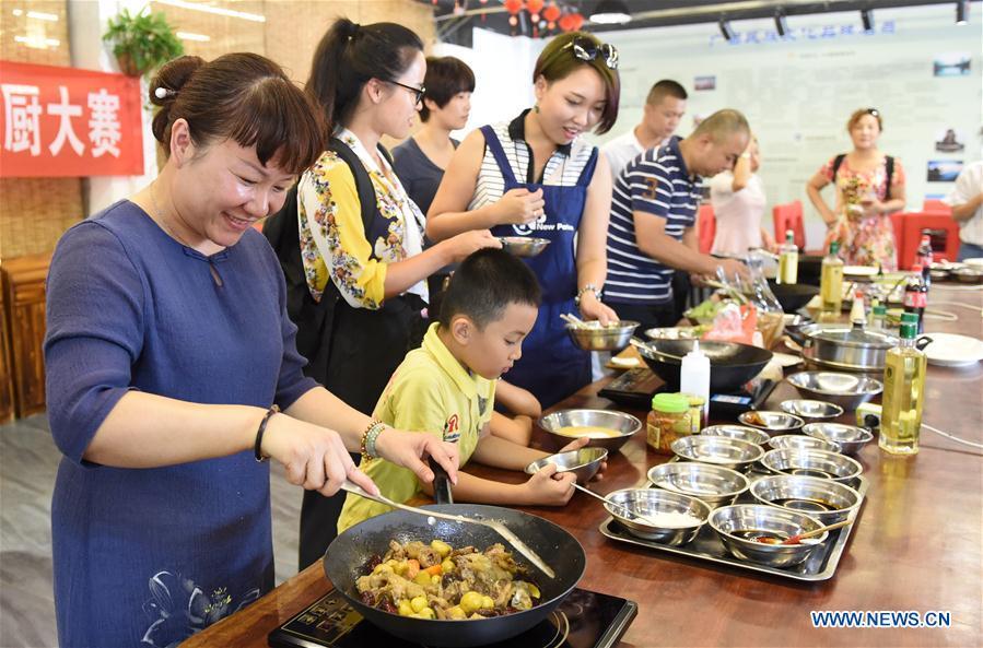 How Chinese spend their National Day holiday