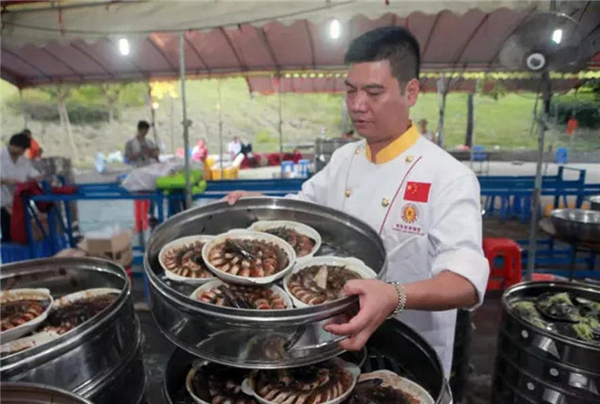 Grand banquet serves 20,000