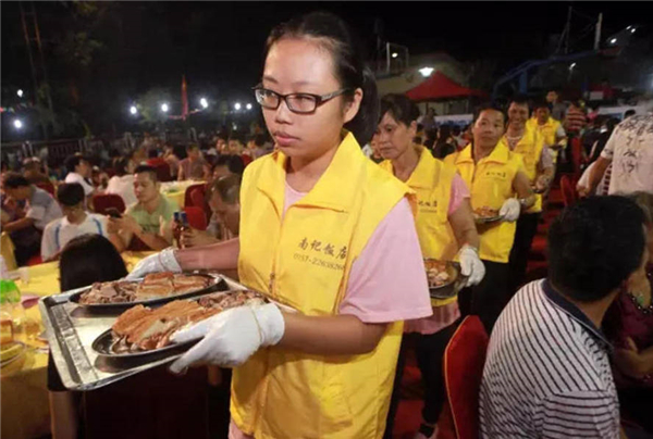 Grand banquet serves 20,000