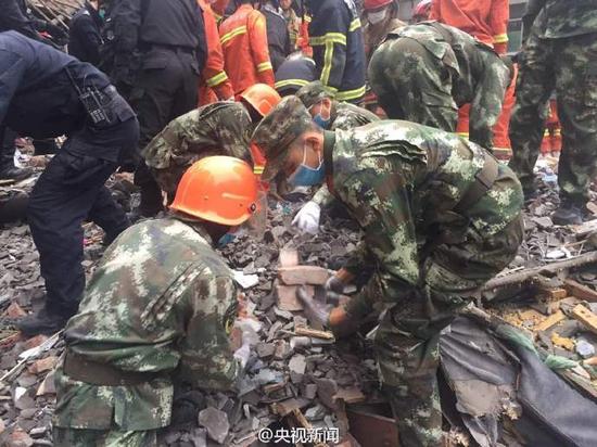 More than 20 buried under collapsed buildings in Wenzhou