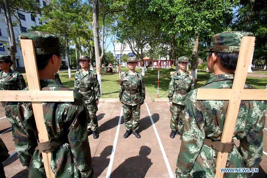 Female soldiers take training in Hainan