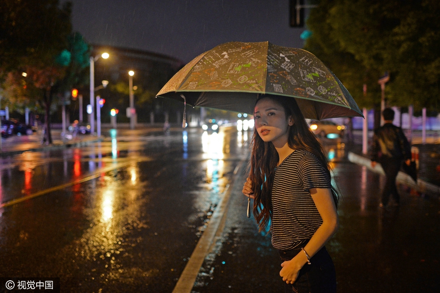 Post-90s Vietnamese woman becomes a Shanghai model