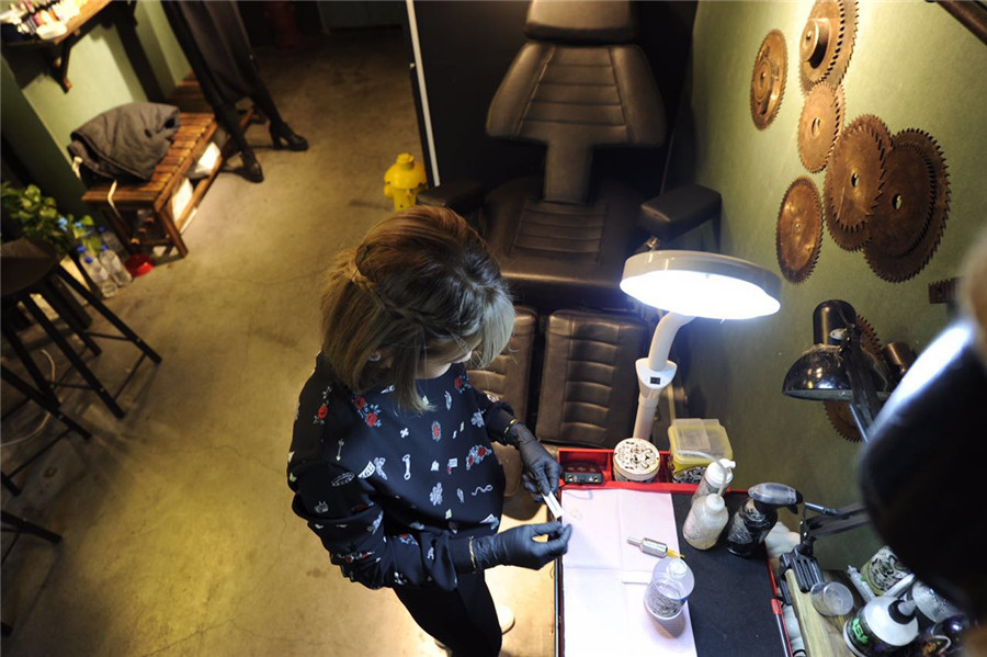 Young tattooist defies stereotype