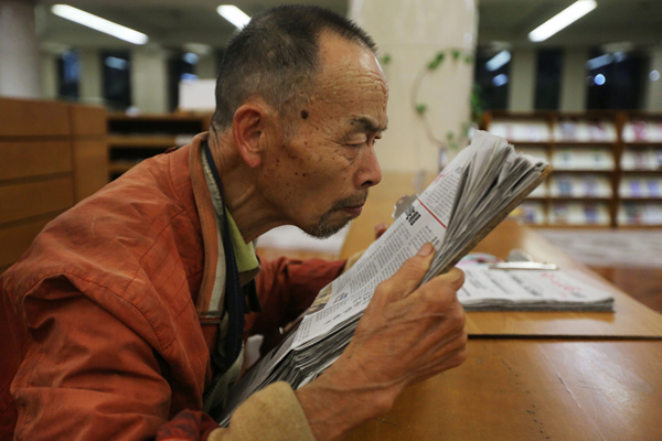 Statue to honor 'scavenger' reader