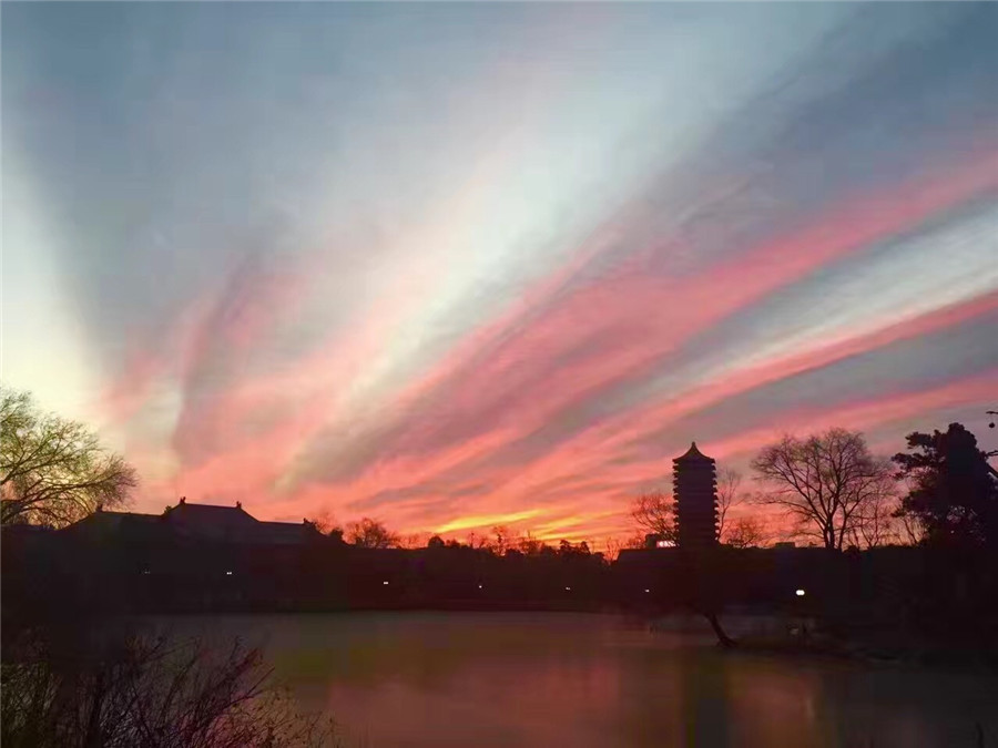 Beijing wakes to rosy dawn