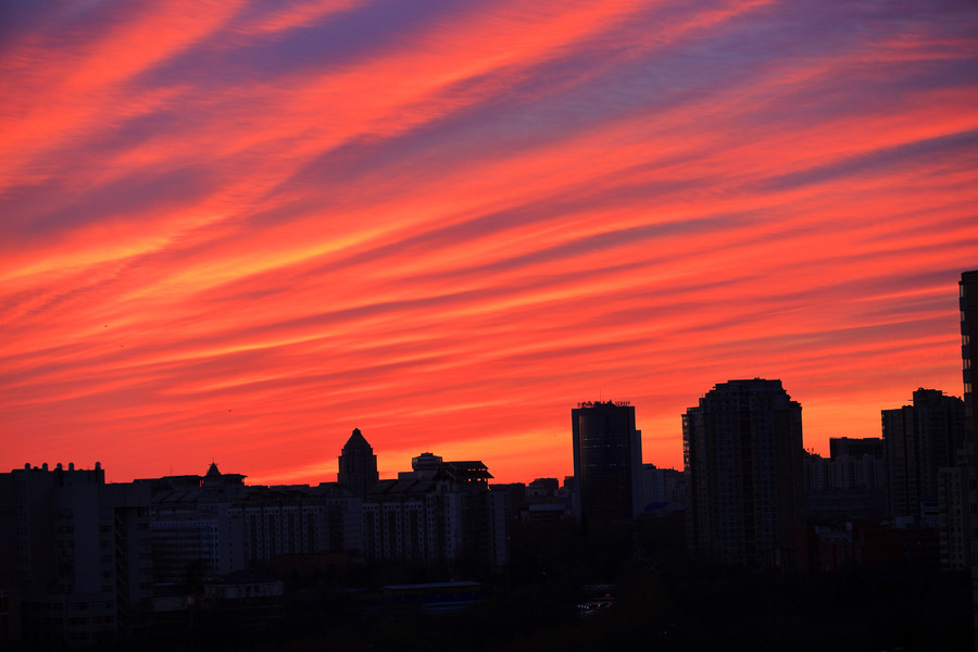 Beijing wakes to rosy dawn