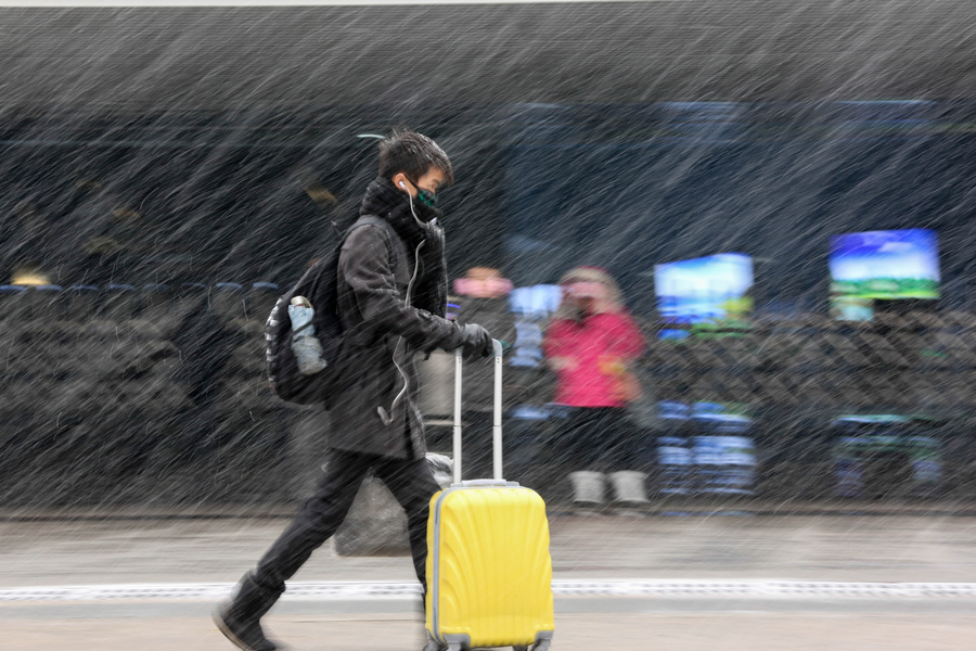 How luggage has transformed through the years during Spring Festival