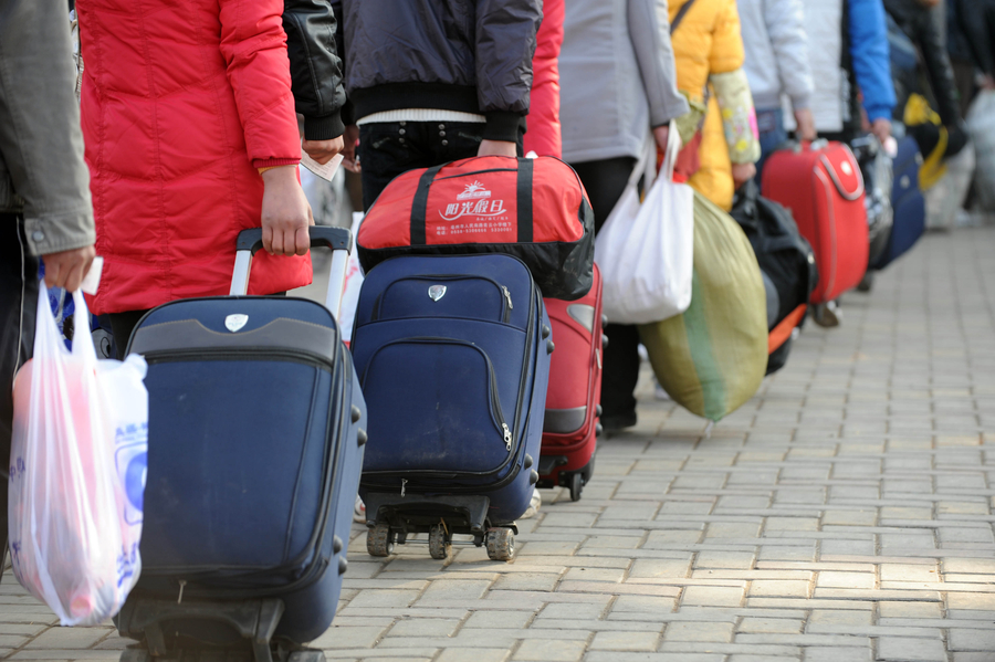 How luggage has transformed through the years during Spring Festival