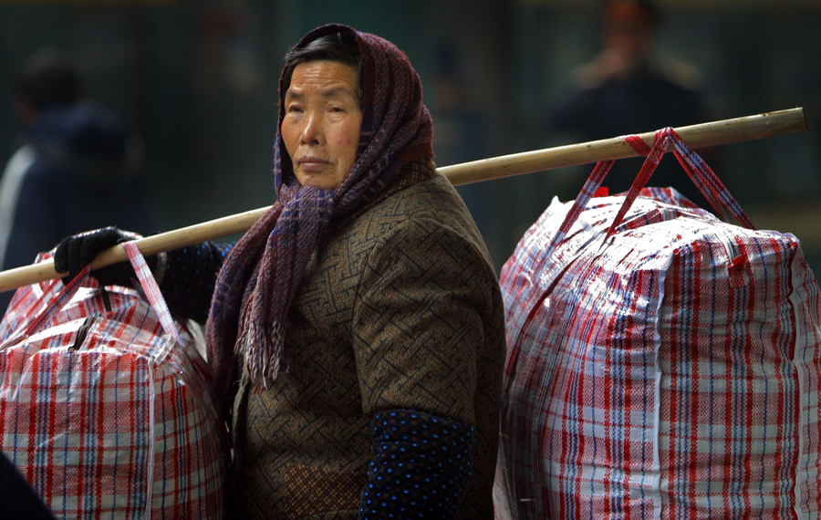 How luggage has transformed through the years during Spring Festival