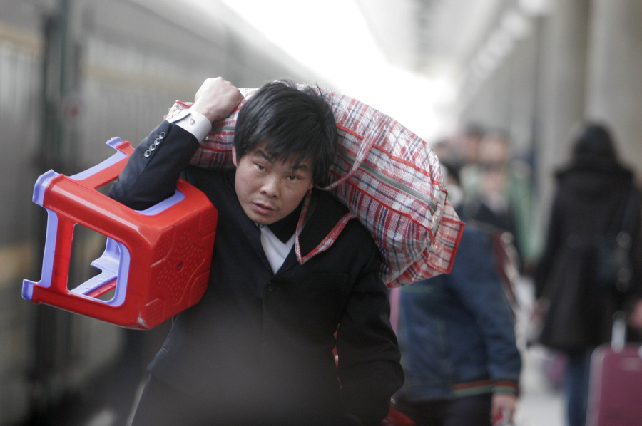 How luggage has transformed through the years during Spring Festival