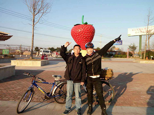 Chongqing man bikes 1,800km from Shanghai to home