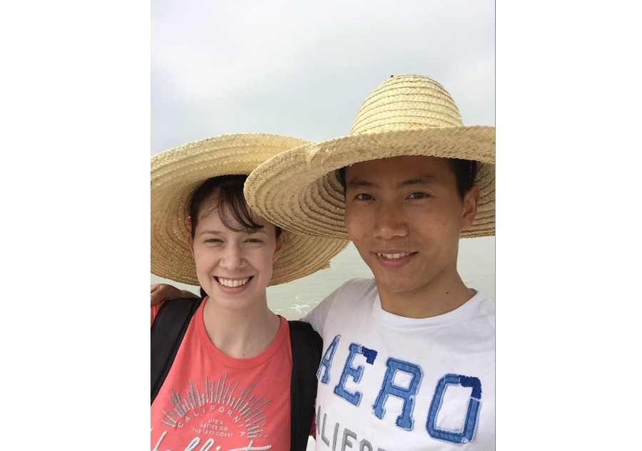 Foreign daughter-in-law enjoys Spring Festival with her new family in South China