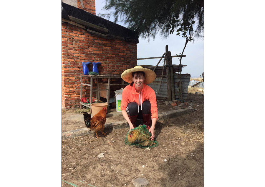 Foreign daughter-in-law enjoys Spring Festival with her new family in South China