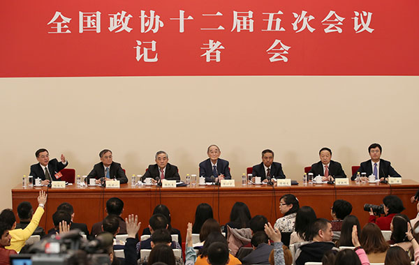 CPPCC members attend press conference on promoting economic growth