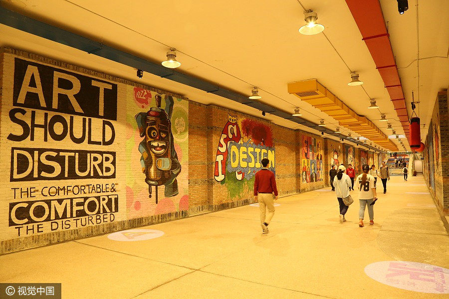 Students' paintings color university underpass in Jiangsu