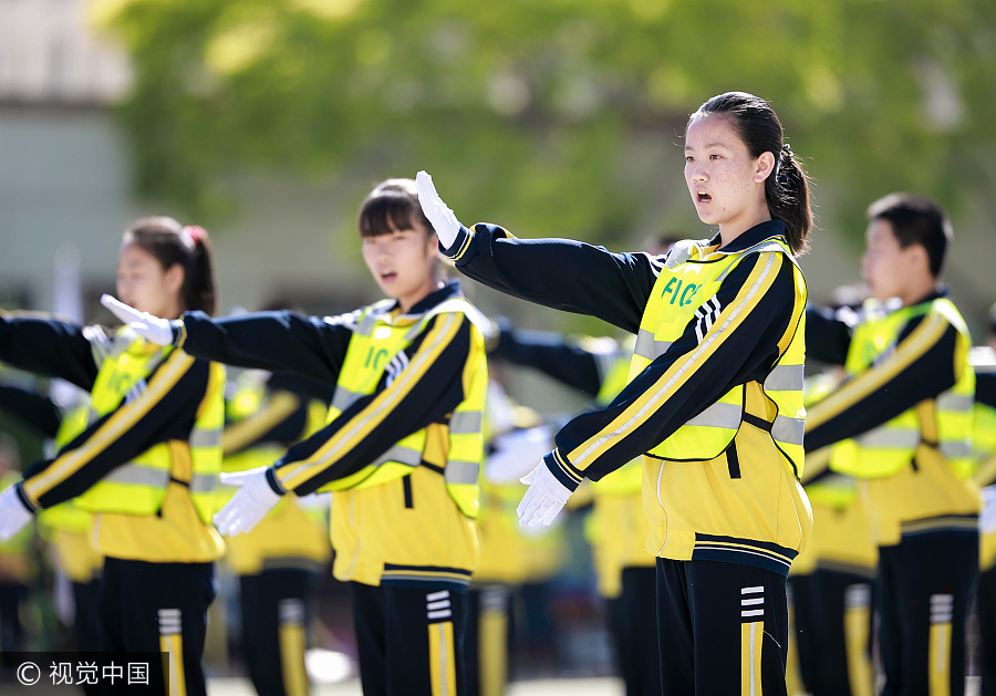 1,000 students 'direct traffic' in Inner Mongolia