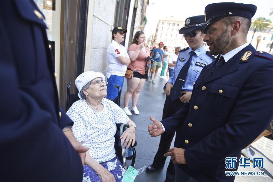 Chinese police officers start patrolling four Italian cities