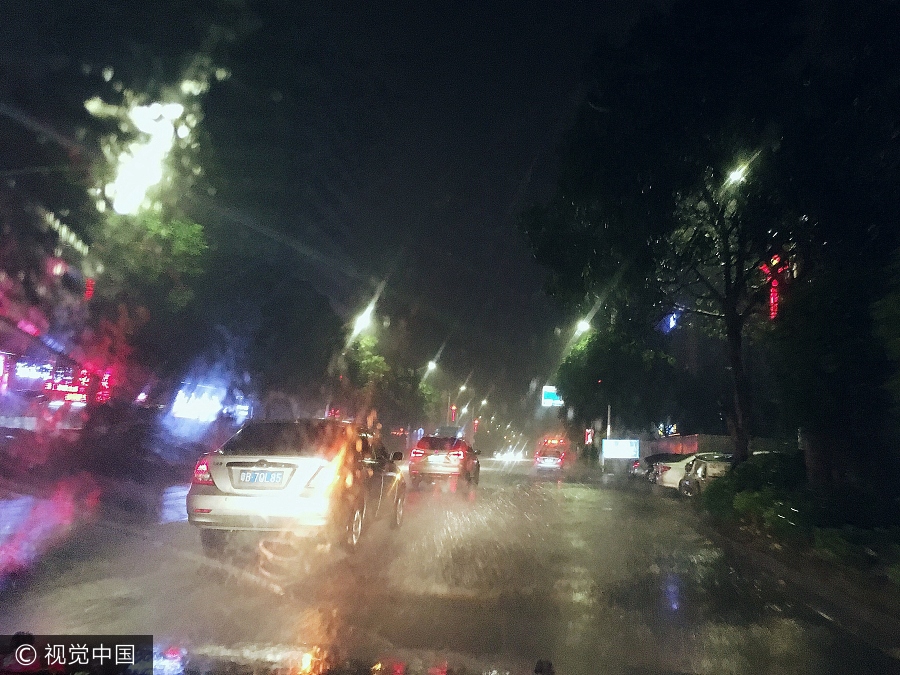 Typhoon Merbok slashes its way into S China