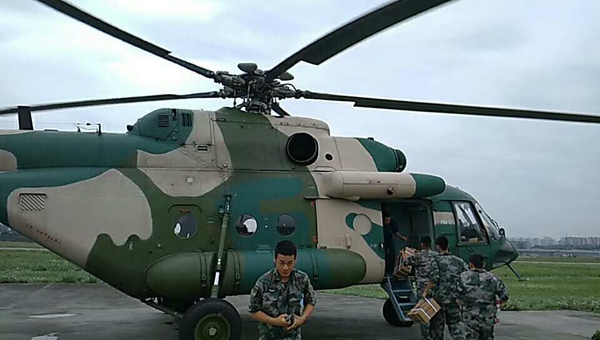 Soldiers and medical team arrive at landslide site for rescue operations