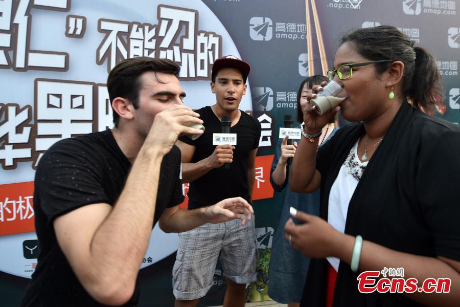 Foreigners take on challenge of wacky Chinese snacks