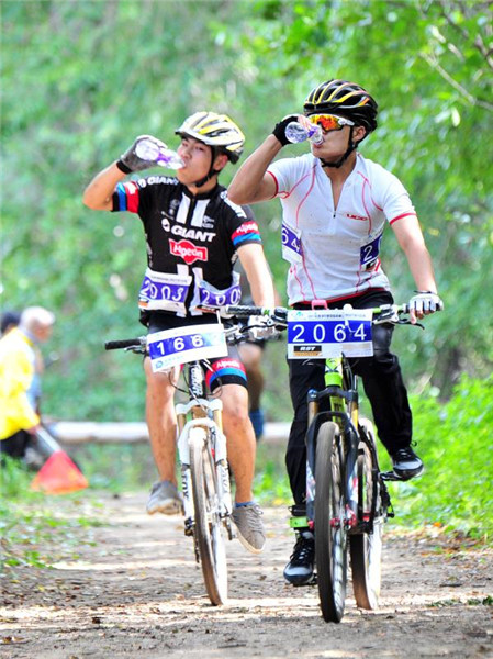 Jilin holds international mountain bike marathon