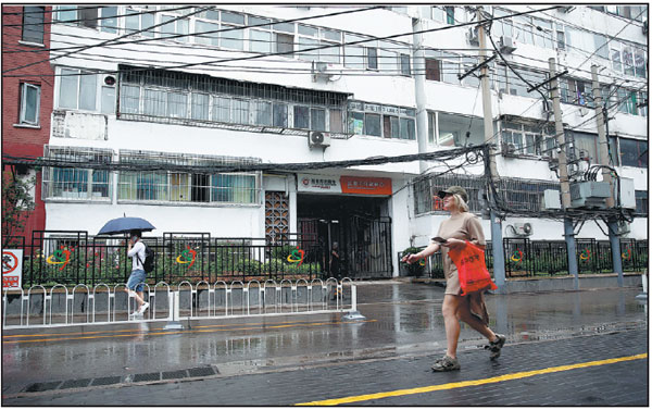 Work begins to clean up Beijing's 'dirty streets'