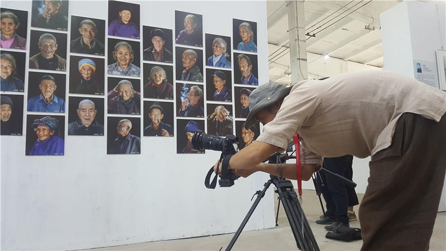 Over 2,000 photographers attend Pingyao festival in Shanxi