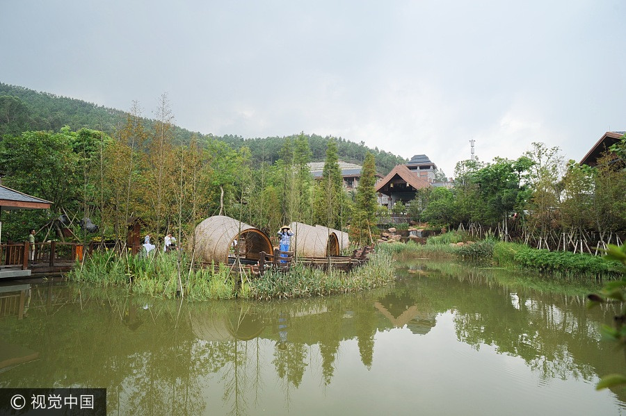 Boats turn into hot spring pools