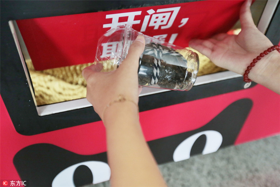 Customers rush to hairy crab vending machine