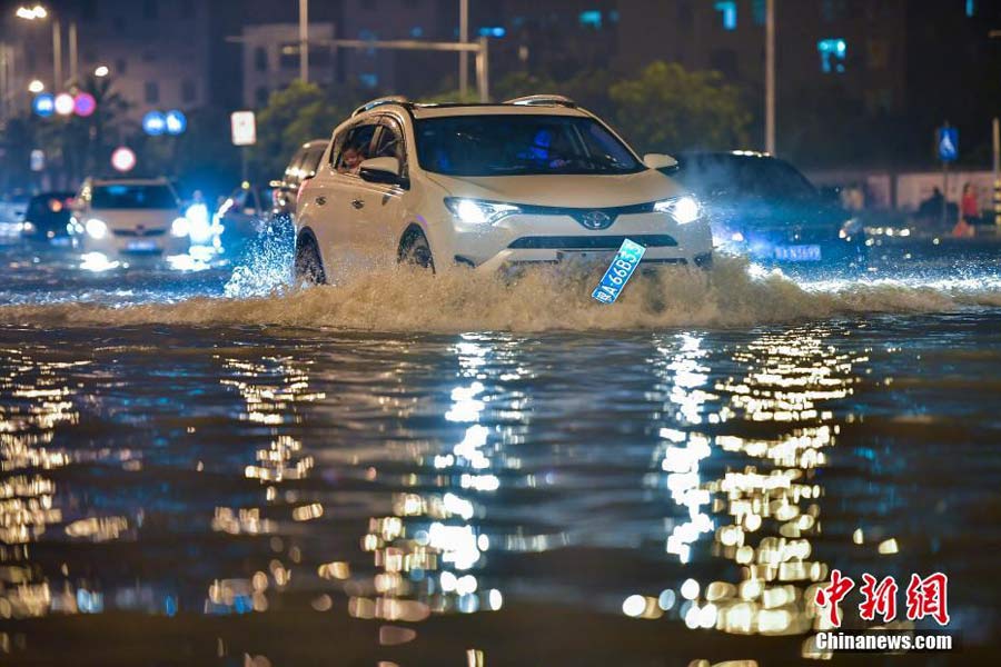 Heavy rains hit South China's Hainan province