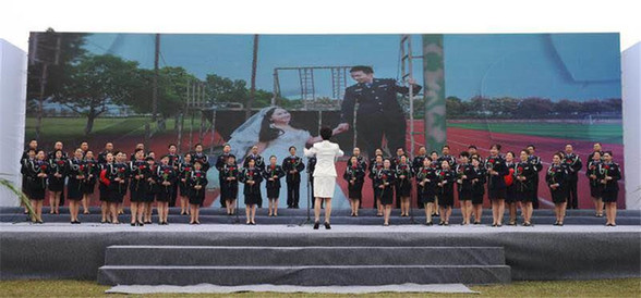 38 police couples wed in Wuhan