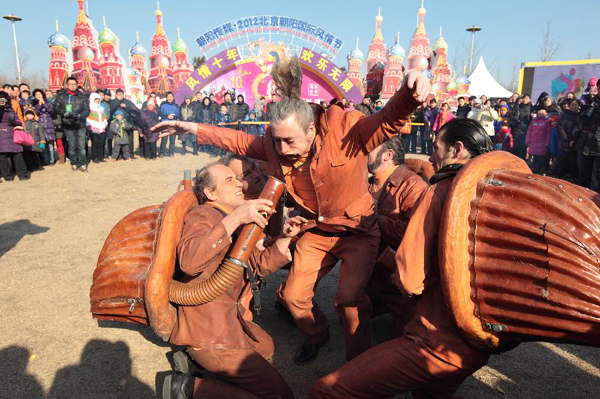 200,000 visit Beijing parks Monday