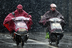 Signal problems strand commuters in Beijing