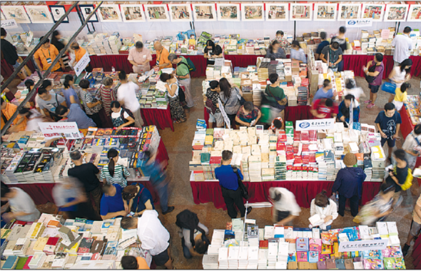 Brick-and-mortar bookstores make a comeback in China