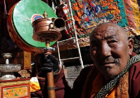 100,000 Tibetans celebrate Buddhism festival in Lhasa