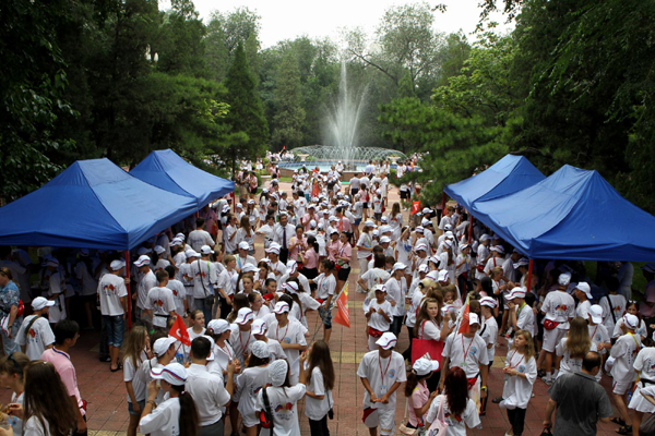 Russian students experience Chinese culture