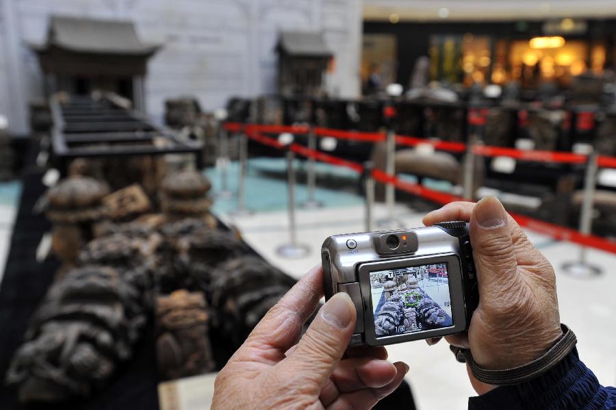 Exhibition of ancient Chinese architectural woodcarving components kicks off in Jinan