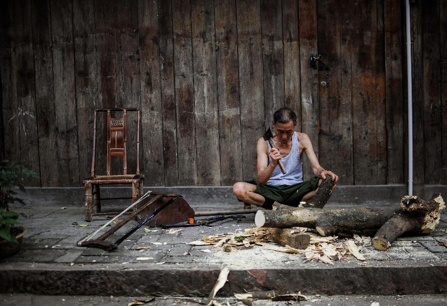 Life in ancient town of Chengdu, SW China