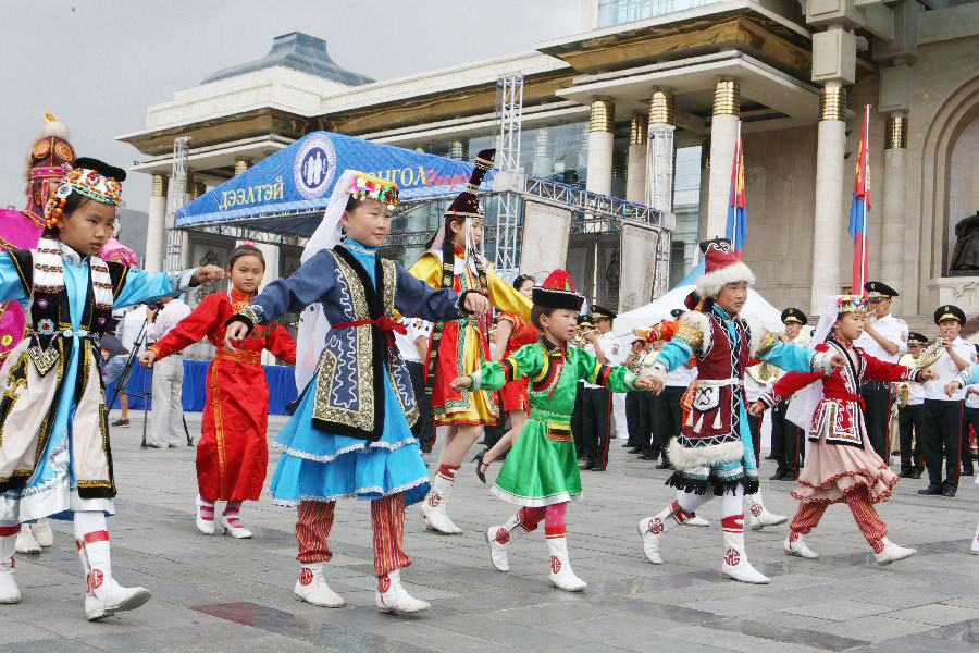 Mongolian Clothing Festival held in Ulan Bator