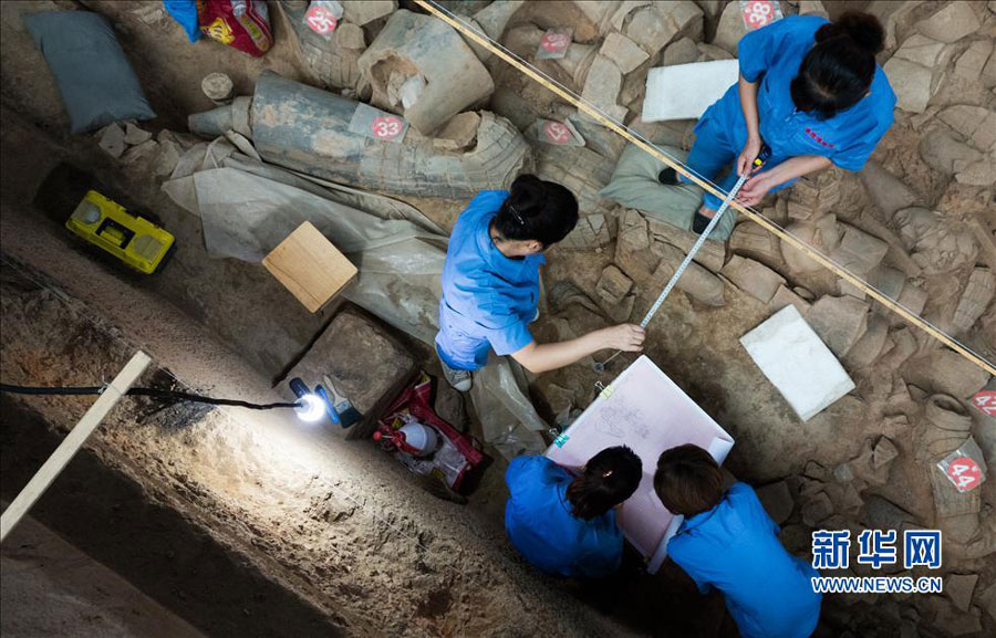 Process of repairing pieces of terracotta warriors